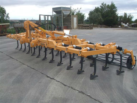 Cultivateur, déchaumeur à dents